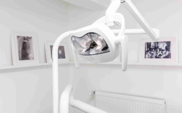 Behandlungszimmer Lampe